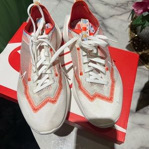 Women’s size 8 Nike Vista Lite SE